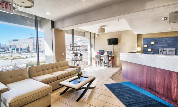 Birmingham Hotel | Holiday Inn Express Detroit-Birmingham