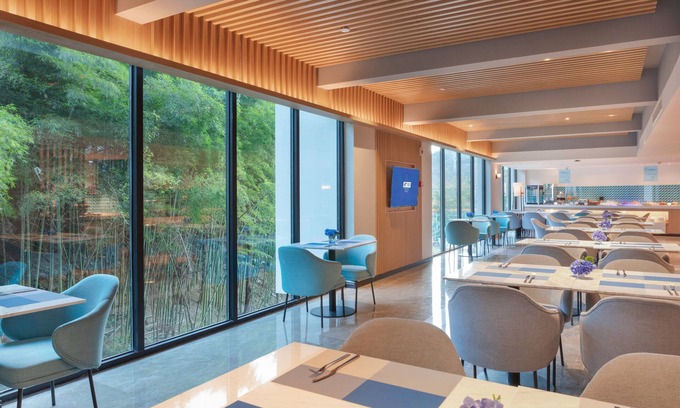 Meishan Hotel | Holiday Inn Express E'Mei Qiliping by IHG