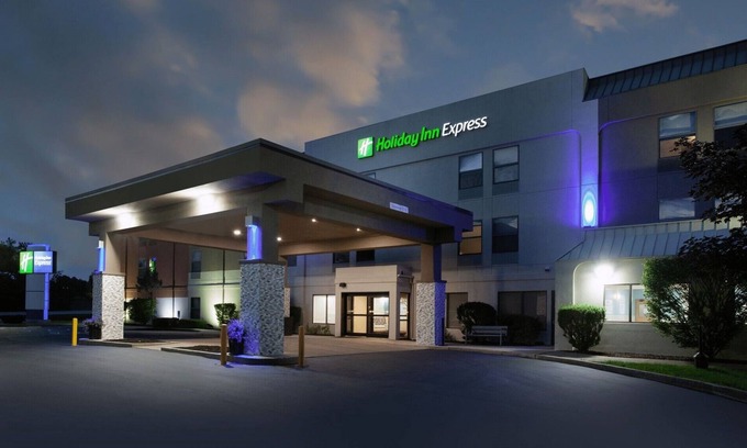 Fremont Hotel | Holiday Inn Express Fremont by IHG