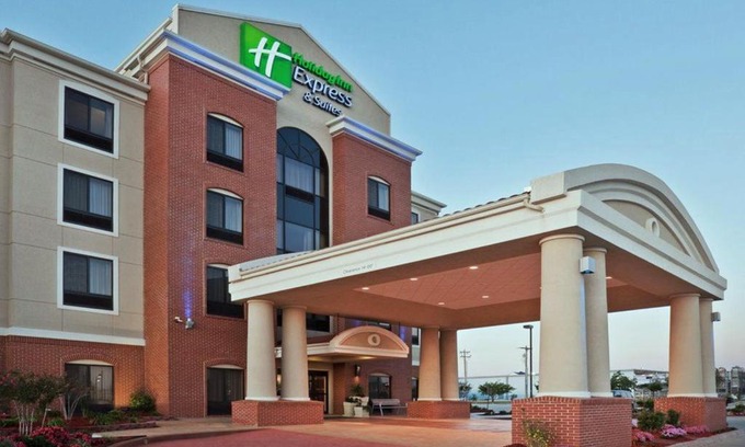 Grapeville Hotel | Holiday Inn Express Greensburg by IHG
