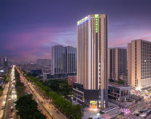 Panyu Hotel | Holiday Inn Express Guangzhou Panyu Dashi by IHG-Free Shuttle Bus to Canton Fair complex during Canton Fair Phase 1 & 2