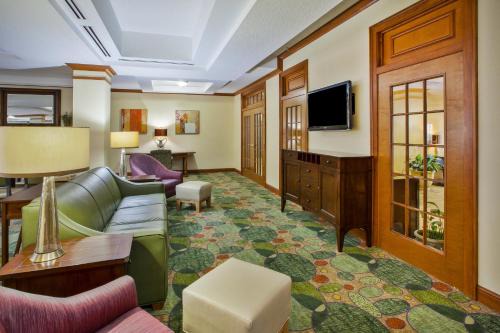 Holiday City Hotel | Holiday Inn Express Hotel & Suites Bryan-Montpelier by IHG