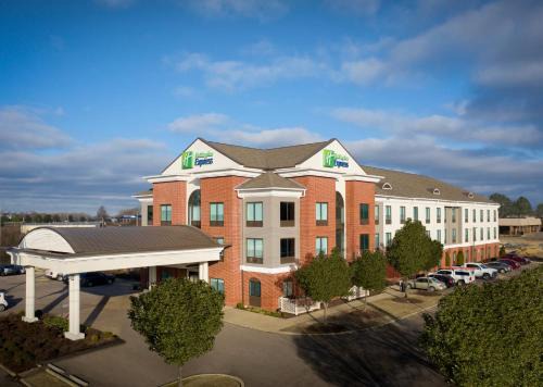 Olive Branch Hotel | Holiday Inn Express Hotel & Suites Olive Branch by IHG