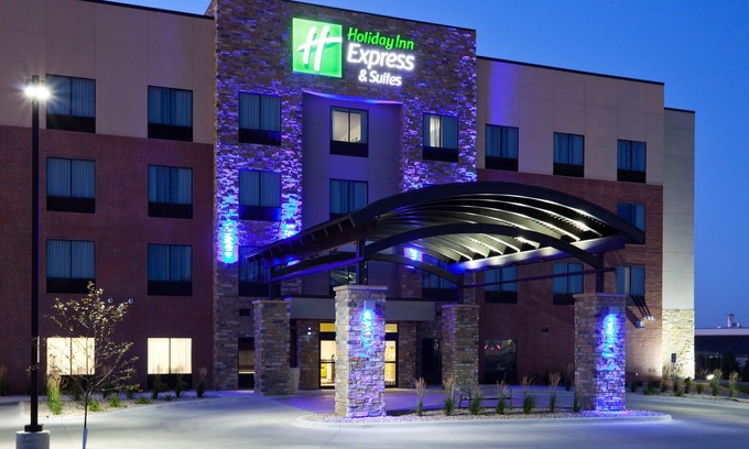 Fort Dodge Hotel | Holiday Inn Express Hotel & Suites Fort Dodge by IHG