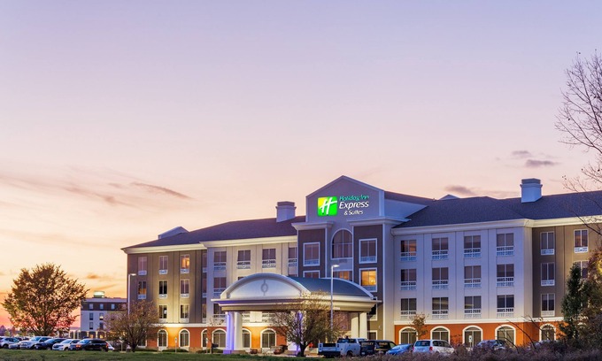 Loves Park Hotel | Holiday Inn Express Hotel & Suites Rockford-Loves Park by IHG