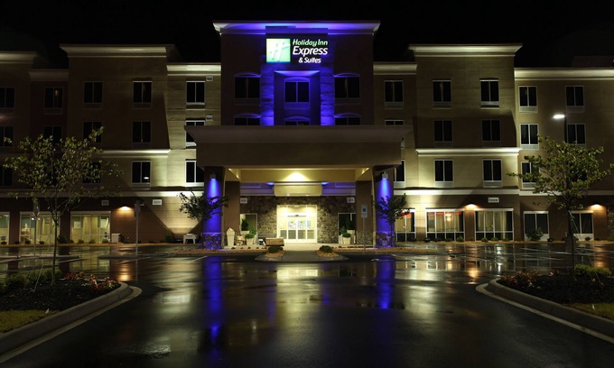 Goldsboro Hotel | Holiday Inn Express Hotel & Suites Goldsboro - Base Area by IHG