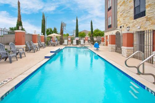 Barker Hotel | Holiday Inn Express Hotel and Suites Katy by IHG