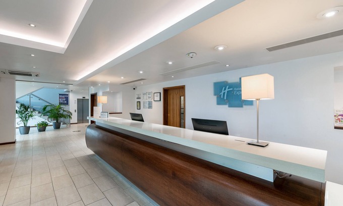 Burnley Hotel | Holiday Inn Express Hotel Burnley M65 JCT10 by IHG