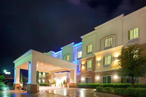 Decatur Hotel | Holiday Inn Express Hotel & Suites Decatur, TX by IHG