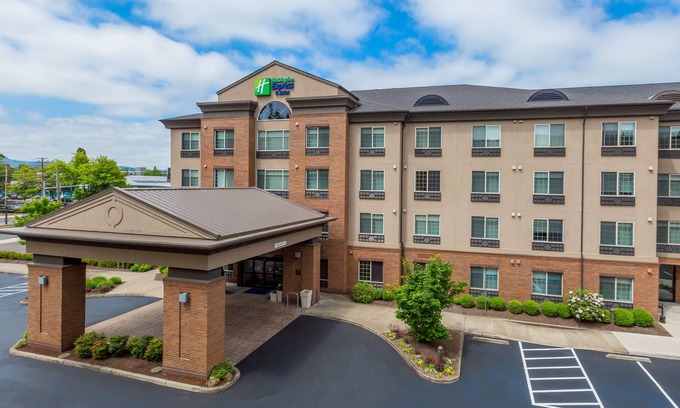 Eugene Hotel | Holiday Inn Express Hotel & Suites Eugene Downtown-University by IHG