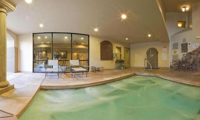 Marina Hotel | Holiday Inn Express Hotel & Suites Marina