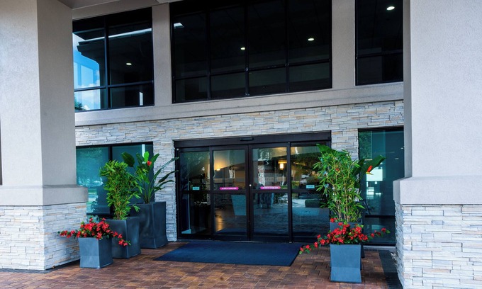 Oldsmar Hotel | Holiday Inn Express Hotel & Suites Tampa Northwest - Oldsmar by IHG