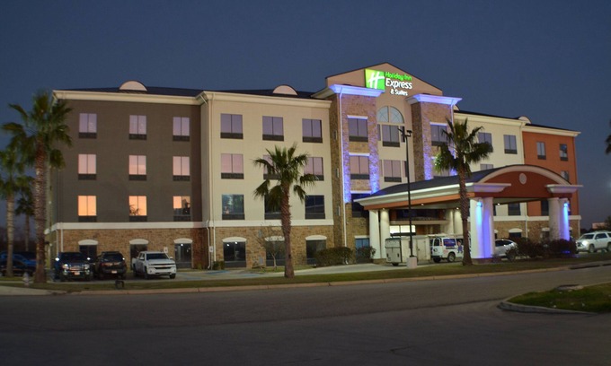 Seguin Hotel | Holiday Inn Express Hotel & Suites Seguin by IHG