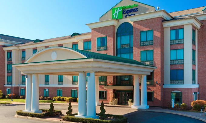 Warwick Hotel | Holiday Inn Express Hotel & Suites Warwick-Providence Airport by IHG