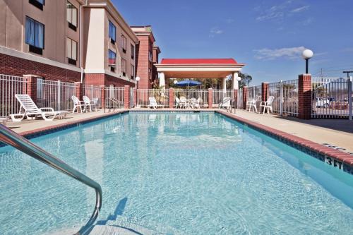 Forest Hotel | Holiday Inn Express Hotel & Suites Forest by IHG