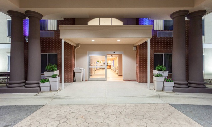 Mebane Hotel | Holiday Inn Express Hotel & Suites Mebane by IHG
