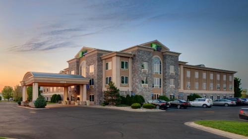 Saginaw Hotel | Holiday Inn Express Hotel & Suites Saginaw by IHG