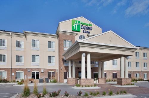 North Central Omaha Hotel | Holiday Inn Express Hotel & Suites Cherry Hills by IHG