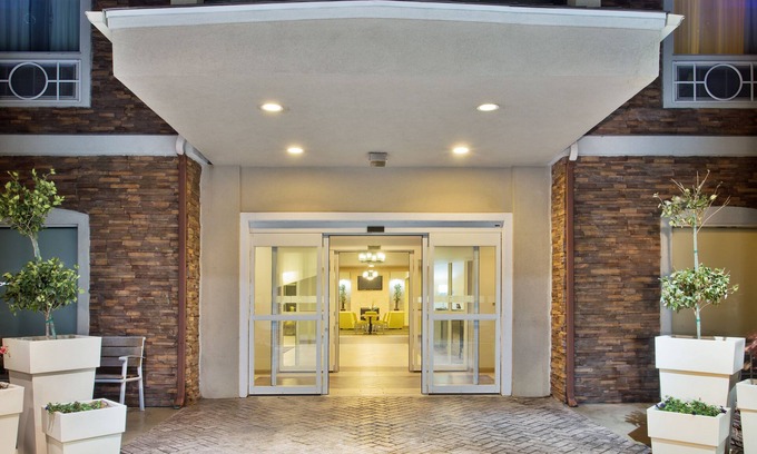 Alvarado Hotel | Holiday Inn Express Hotel & Suites Alvarado by IHG