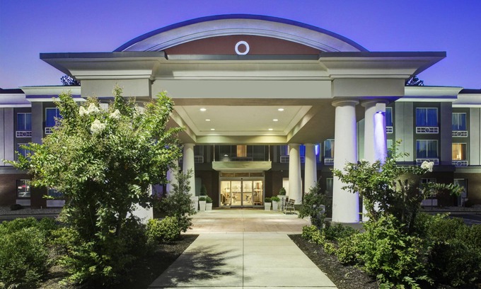 Emporia Hotel | Holiday Inn Express Hotel & Suites Emporia by IHG