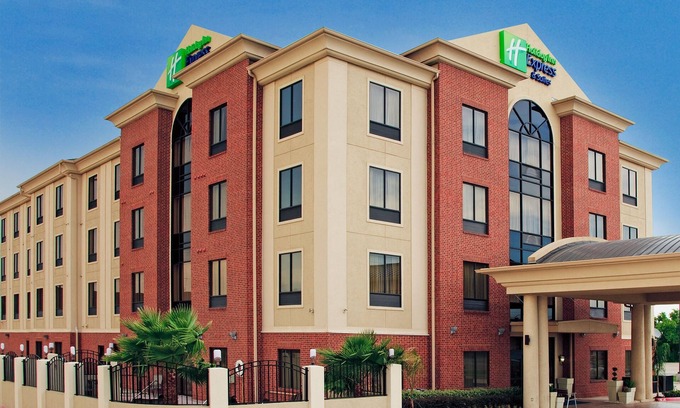 La Porte Hotel | Holiday Inn Express Hotel & Suites La Porte, an IHG Hotel