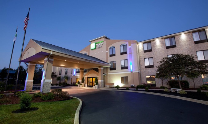 Plymouth Hotel | Holiday Inn Express Hotel & Suites Plymouth by IHG