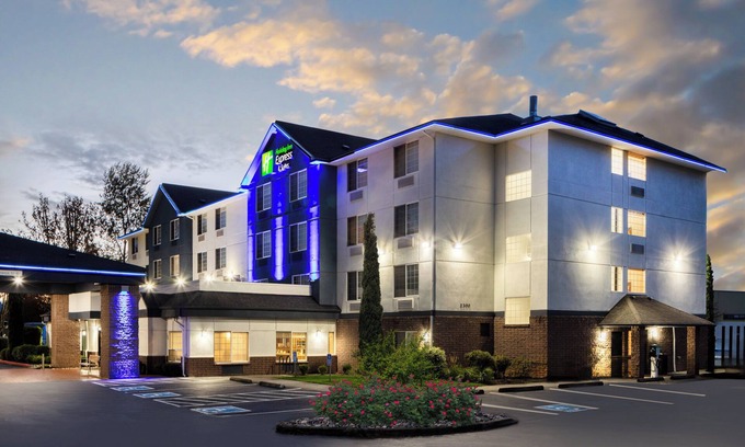 Hayden Island Hotel | Holiday Inn Express Hotel & Suites Portland-Jantzen Beach by IHG
