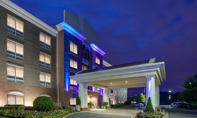 Southwest Raleigh Hotel | Holiday Inn Express Hotel & Suites Raleigh SW NC State by IHG