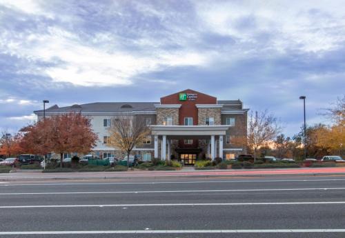 East Roseville Parkway Hotel | Holiday Inn Express Hotel & Suites Roseville - Galleria Area by IHG