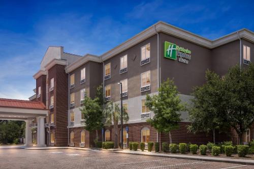 Windsor Forest Hotel | Holiday Inn Express Hotel & Suites Savannah Midtown by IHG