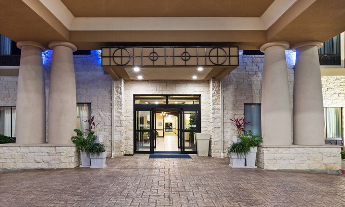 Victoria Hotel | Holiday Inn Express Hotel & Suites Victoria by IHG