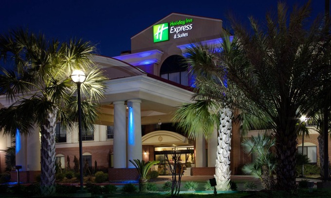 Wharton Hotel | Holiday Inn Express Hotel & Suites Wharton by IHG