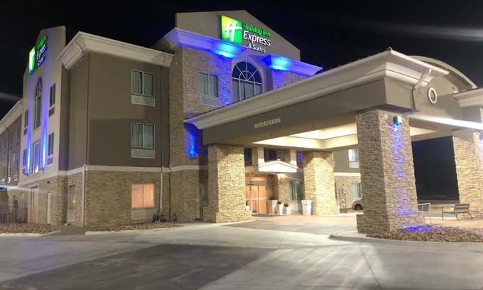 Woodward Hotel | Holiday Inn Express Hotel & Suites Woodward Hwy 270 by IHG