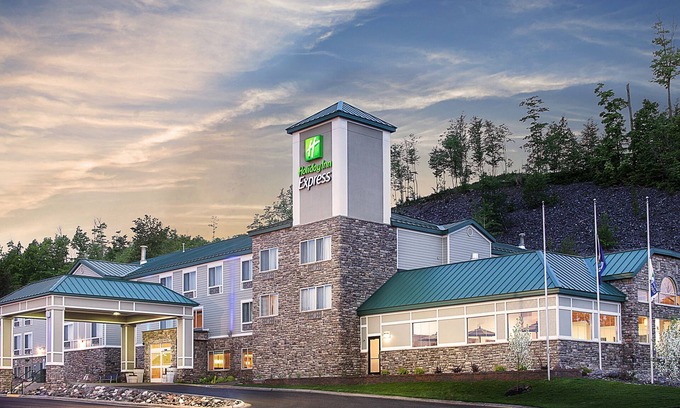 Houghton Hotel | Holiday Inn Express Houghton-Keweenaw by IHG