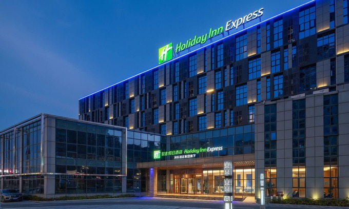 Huangshi Hotel | Holiday Inn Express Huangshi Cihu Lake by IHG