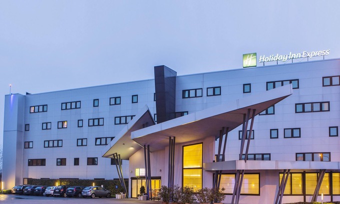 Case Nuove Hotel | Holiday Inn Express Milan - Malpensa Airport by IHG