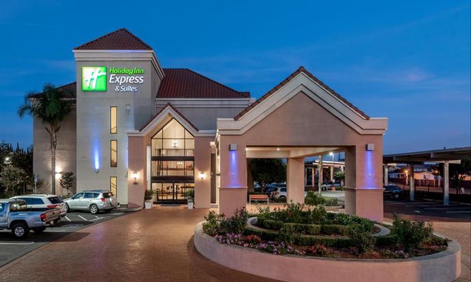 Lathrop Hotel | Holiday Inn Express Lathrop - South Stockton