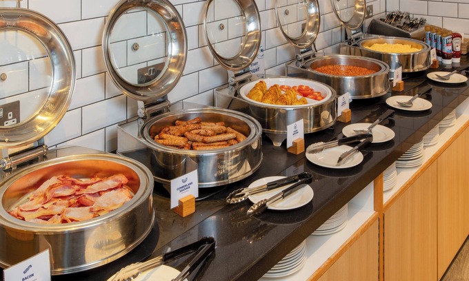 Epsom Hotel | Holiday Inn Express London-Epsom Downs by IHG