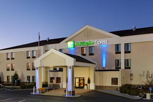 Metropolis Hotel | Holiday Inn Express Metropolis by IHG