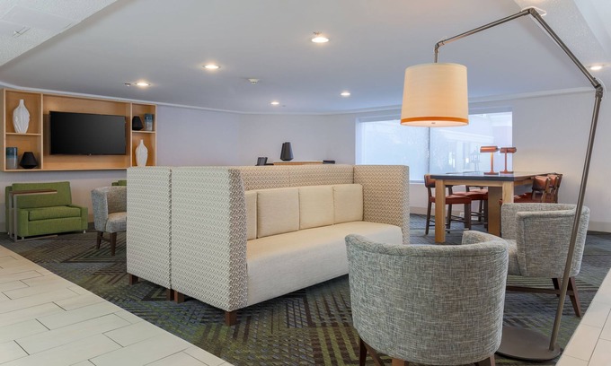 Wauwatosa Hotel | Holiday Inn Express Milwaukee-West Medical Center by IHG