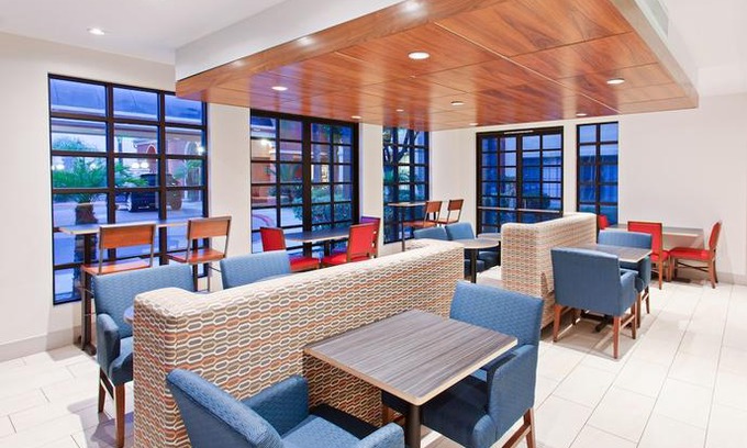 Scripps Ranch Hotel | Holiday Inn Express Mira Mesa San Diego