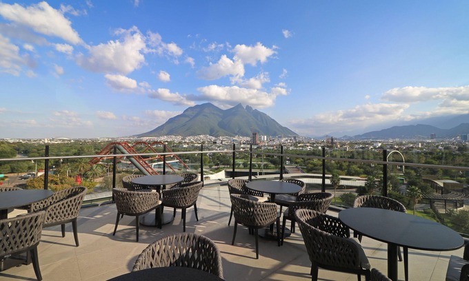 Monterrey Centro Hotel | Holiday Inn Express Monterrey Fundidora by IHG