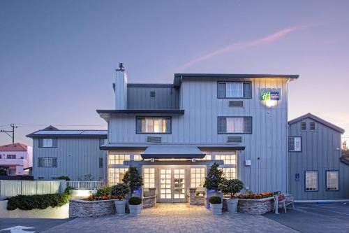 Lighthouse District Resort | Holiday Inn Express Monterey - Cannery Row by IHG