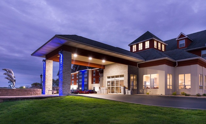 Mystic Hotel | Holiday Inn Express Mystic by IHG