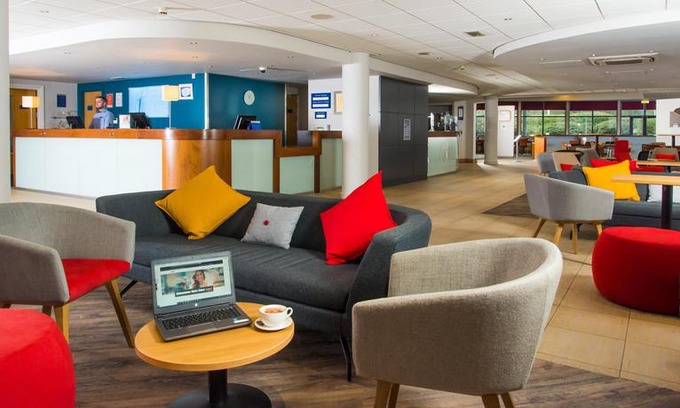 Coedkernew Hotel | Holiday Inn Express Newport