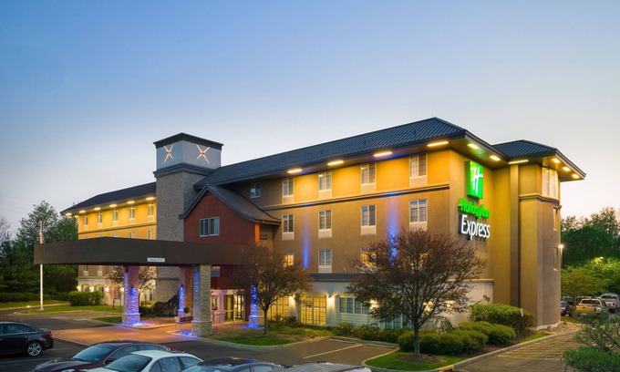 Oxford Valley Hotel | Holiday Inn Express Philadelphia NE - Langhorne by IHG