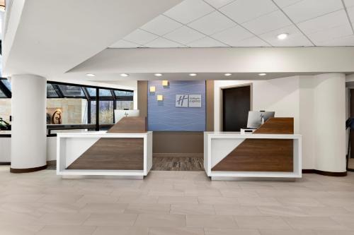 Plainsboro Hotel | Holiday Inn Express Princeton Southeast by IHG