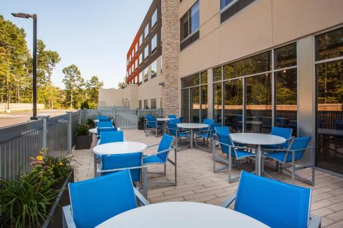 West Glens Falls Hotel | Holiday Inn Express Queensbury-Lake George Area by IHG