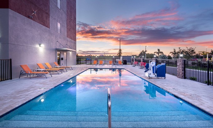 Punta Gorda Hotel | Holiday Inn Express & Suites Punta Gorda by IHG