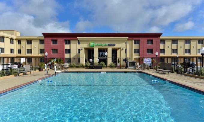 Burlingame Hotel | Holiday Inn Express San Francisco Airport South by IHG